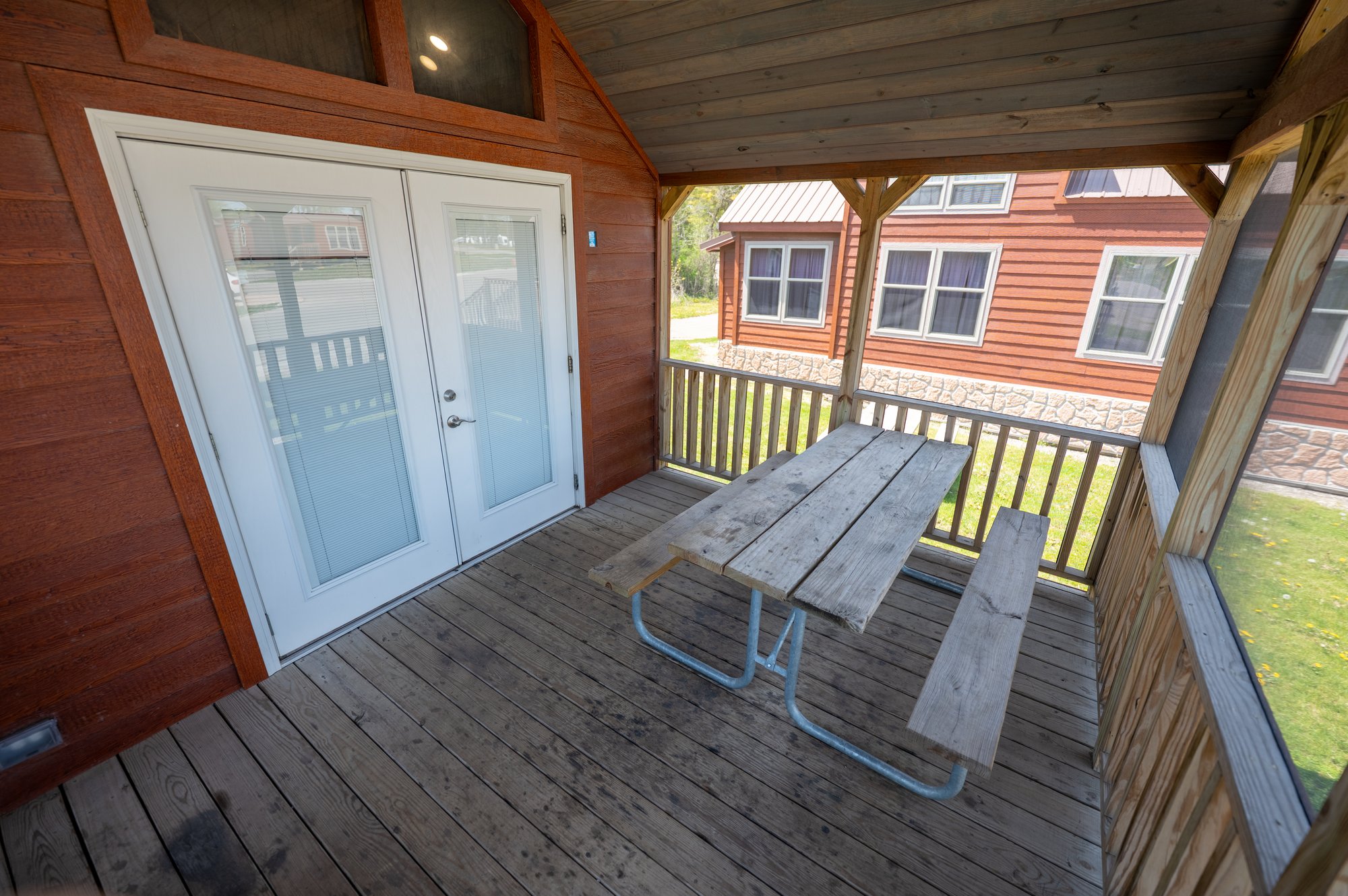 Glamping Cabin Triple Bunk-8